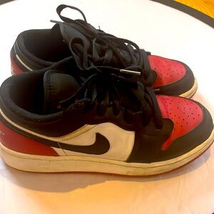 Air Jordan Nike sneakers 5 shoes 5Y Low top Like New Red Black UK 4.5 kids